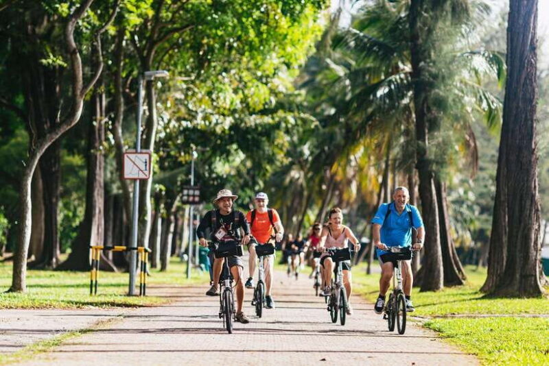 Singapore: Lion City Highlights Bike Tour - The Experience and Atmosphere