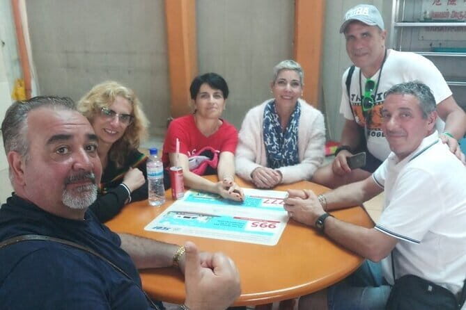 Singapore Private Street Food Walking Tour With A Licensed Guide - Key Points