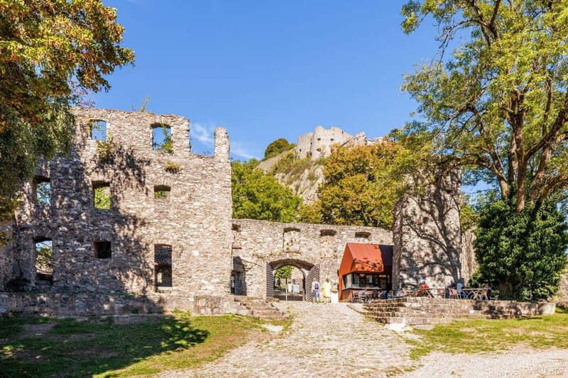 Singen: Guided tour of the Hohentwiel fortress ruins with a castle researcher - Singen: Guided tour of the Hohentwiel fortress ruins with a castle researcher