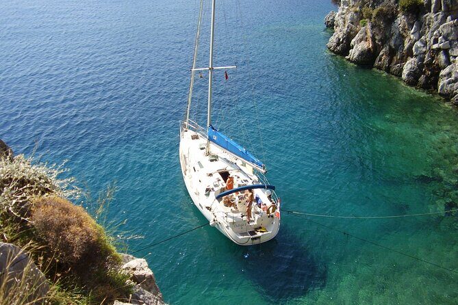Single day Sail boat cruise with swimming, snorkeling, drinks and lunch - The Sum Up