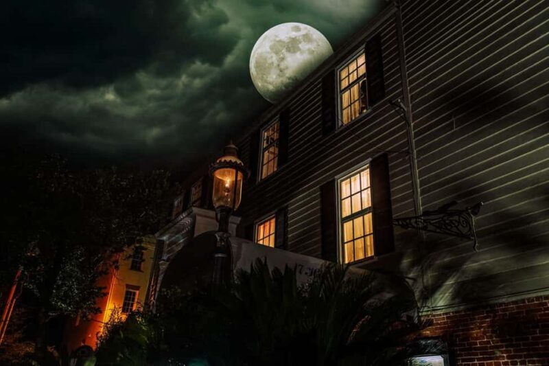 Sinister Sins & Shadows: A Savannah Ghost Tour - A Closer Look at What to Expect