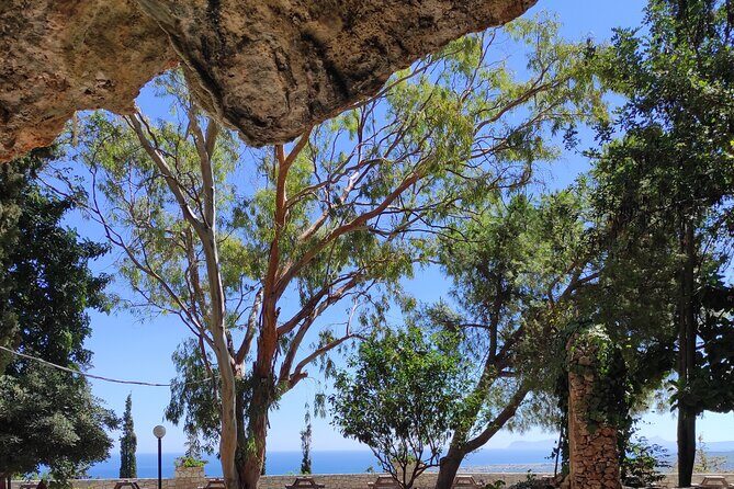 Sips of Crete: Flavors, Legends & Hidden Gems - Who Should Consider This Tour?
