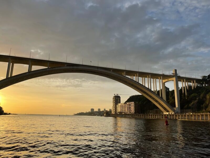 Six bridges yacht cruise on the Douro River in Porto - An In-Depth Look at the Porto Douro River Yacht Cruise