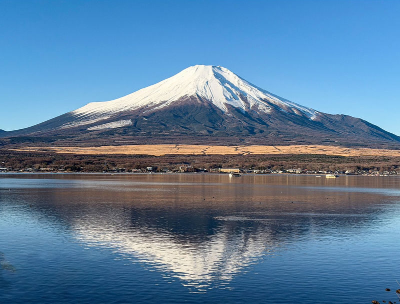 Six Must-Visit Photo Spots for Mount Fuji + Flower Viewing: Lake Yamanaka for Mount Fuji Reflection & Hikawa Clock Shop & Lawson Convenience Store & Arakurayama Sengen Park & Lake Kawaguchiko | Departing from Tokyo - Guides, transport and the realities of a shared tour