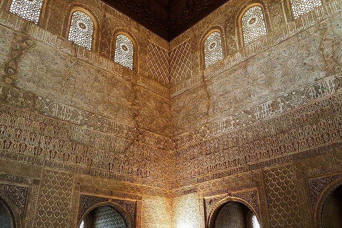 Skip the line: Alhambra Palace and Generalife Gardens Private Guided Tour - The Details That Matter in Your Visit to the Alhambra