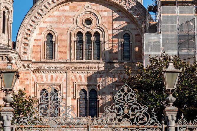 Skip-the-line Great Synagogue and Jewish Museum Private Tour - Key Points