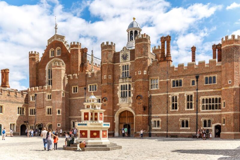 Skip-the-line Hampton Court Palace from London by Car - Discover Hampton Court Palace with a Private Car and Expert Guide