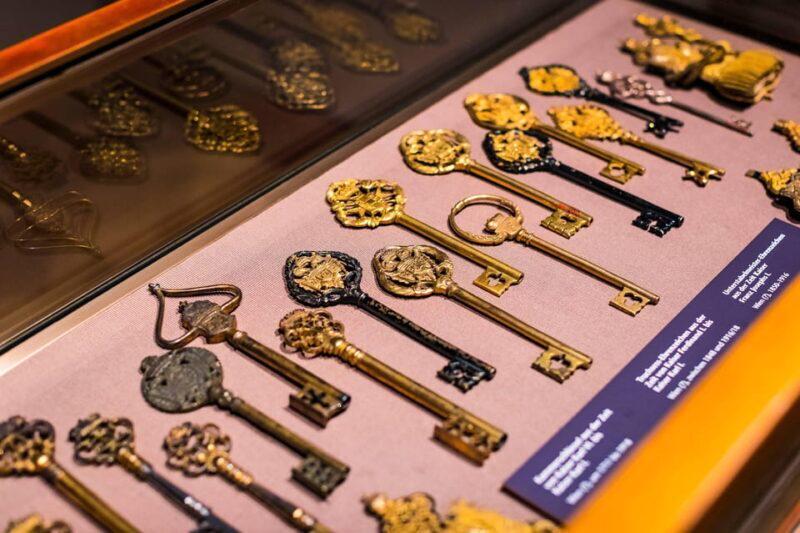 Skip-the-line Imperial Treasury Vienna Private Guided Tour - Exploring Vienna’s Imperial Treasures: An Authentic Journey