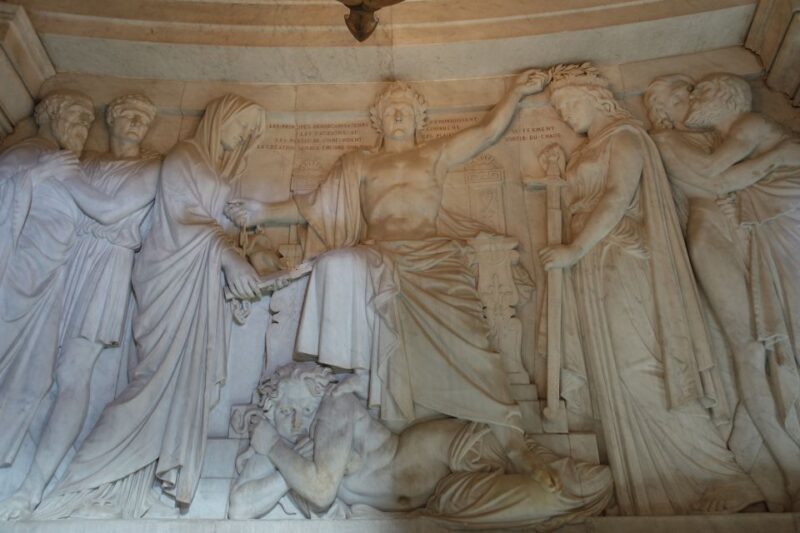 Skip-the-line Invalides & Napoleon Tour - Semi-Private 8ppl - The Magnificent Tomb of Napoleon