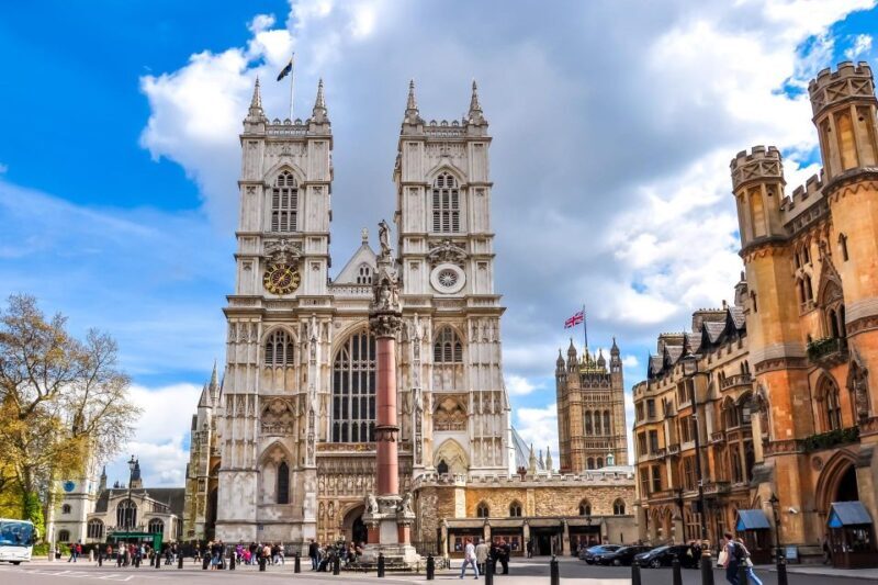 Skip-the-Line London Westminster Abbey Guided Tour in German - Hidden Gems and Personal Touches