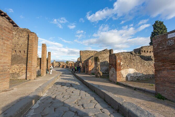 Skip the Line Pompeii Guided Tour Small Group or Private Option - Engaging Meta Description