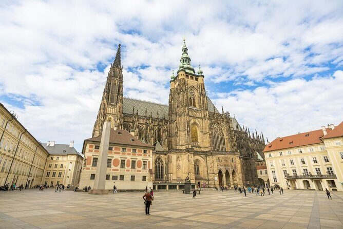 Skip the line: Prague Castle Interiors Tour with Local Guide - Key Points