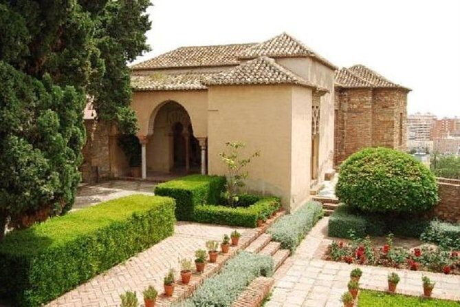Skip the Line: Private Alcazaba & Gibralfaro with Nasrid Palaces - Who Is This Tour Best For?