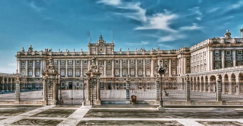 Skip the Line Royal Palace Madrid Tour Semi-Private 8ppl max - Practical Tips for Your Visit