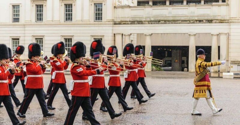 Skip the line Westminster Abbey & Guard Change Ceremonies - Experience Londons Royal Pageantry: Westminster Abbey & Guard Change Tour