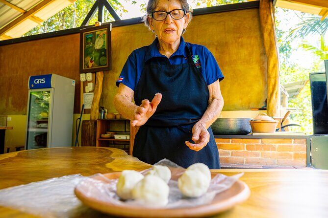 Sloth Tour in La Fortuna and Tortillas Cooking Class - FAQ