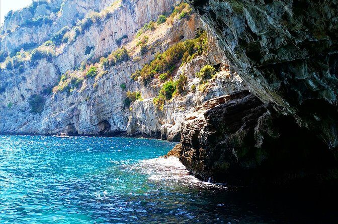 Small group boat tour to Capri with aperitif - FAQs