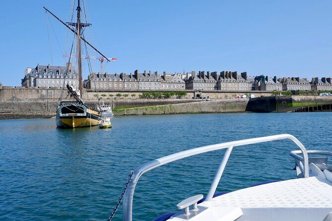 Small group boat trip with a local - Key Points