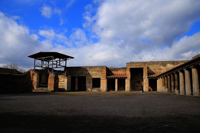 Small Group Guided Walking Tour of Ancient Pompeii Highlights - Discover Pompeii in a Small Group Guided Tour