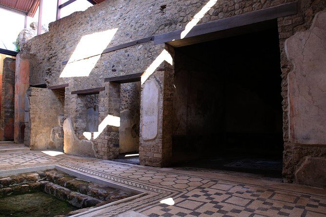Small Group Guided Walking Tour of Ancient Pompeii Highlights - Key Points