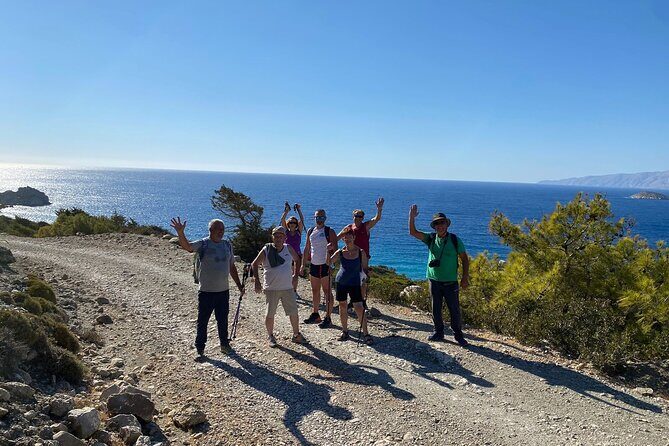 Small group hiking between the beach and Kritinia Castle - A detailed look at the experience