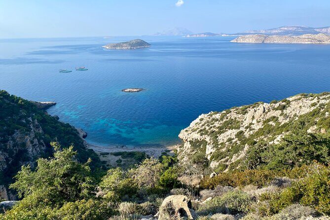 Small group hiking between the beach and Kritinia Castle - FAQs