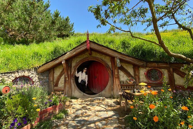 Small Group Hobbiton Movie Set from Tauranga - Authenticity and Quality of the Experience