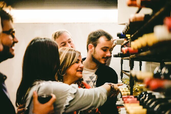 Small-group Jewish Quarter walking tour with tasty tapas & drinks - A Detailed Look at the Jewish Quarter Tour: Walking Through Seville’s Past and Present