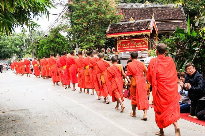 Small Group: Luang Prabang's Must-See Sights Including Mount Phousi - Key Points