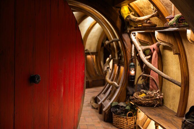 Small Group Luxury Hobbiton Tour incl. Lunch From Auckland - Key Points