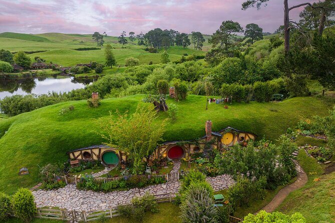 Small Group Luxury Hobbiton Tour incl. Lunch From Auckland - A Deep Dive into the Experience