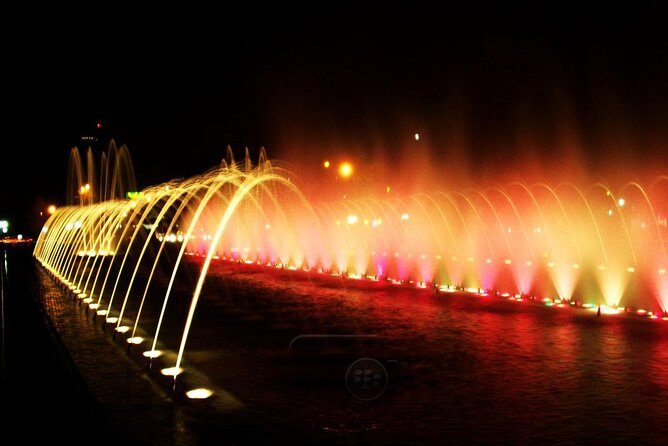 Small-Group Night City Tour: San Cristobal Hill and Dinner Show - Who Will Love This Tour?