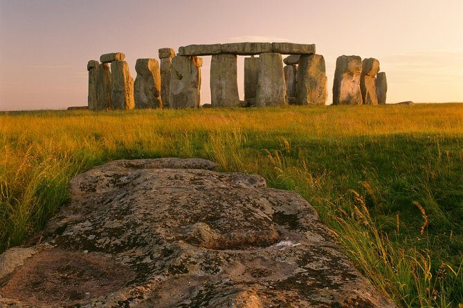 Small-Group to Bath, Lacock, Avebury and Stonehenge from London - A Deep Dive into the Experience