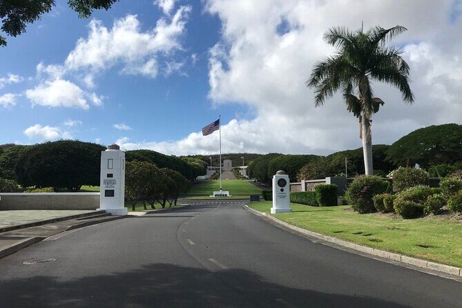 Small Group Tour in Pearl Harbor and Downtown Honolulu - Key Points