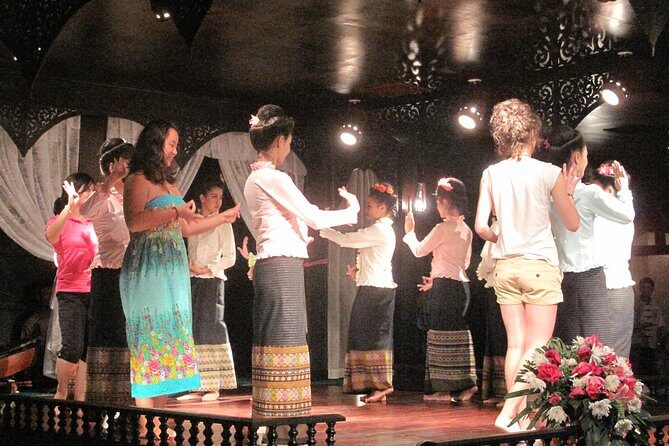 Small Group : Traditional Dinner with Performance and Local Fresh Market Tour - Key Points