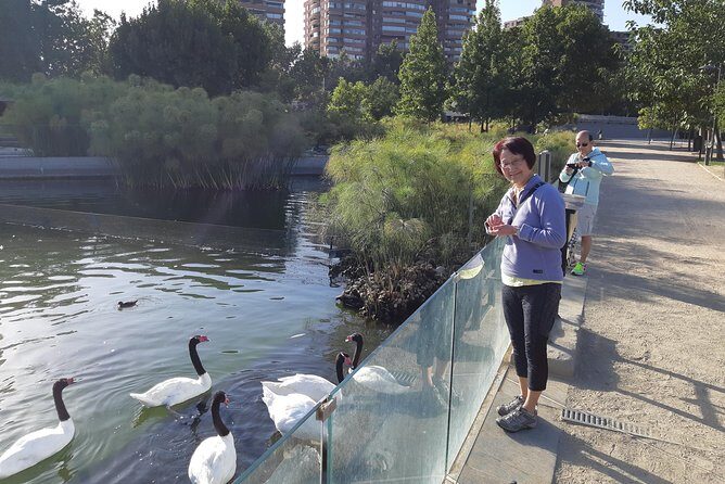 Small group trf from Valparaiso or S.Antonio+Tour in Santiago - A Deep Dive into Santiago’s Highlights