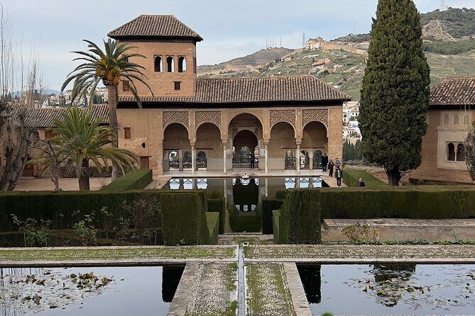 Small group visit to the Alhambra with tickets included - An Introduction to the Alhambra and the Generalife Gardens