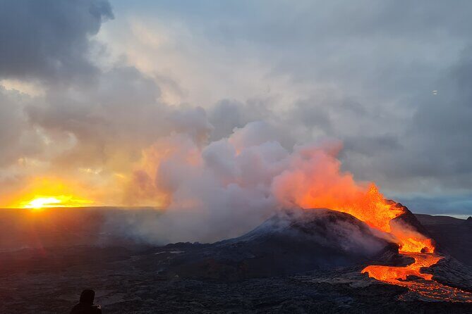 Small Group Volcano Hike with a Professional Geologist - FAQ
