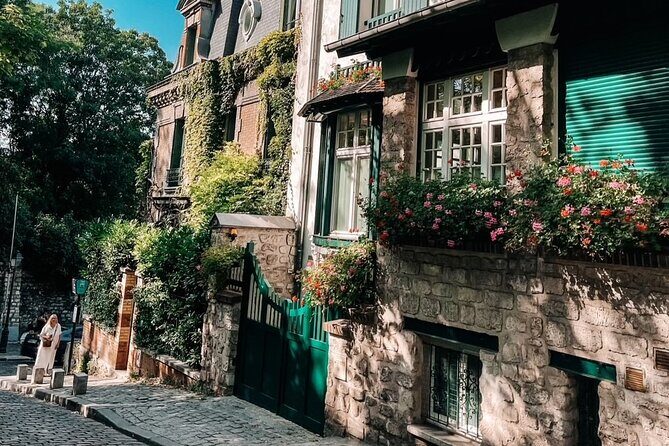Small Group Walking Tour of Montmartre -10 people max - Authentic Experiences and Hidden Gems