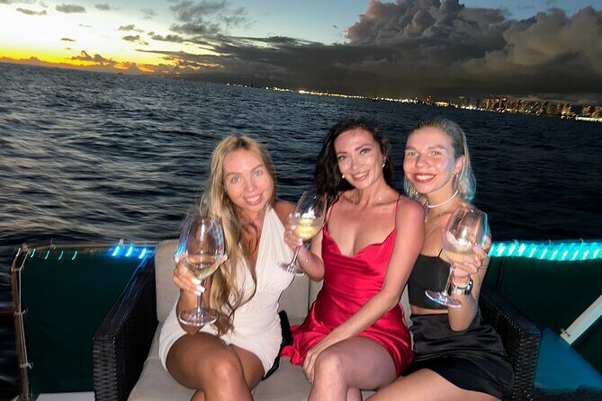 Small-Group Whale Watching Cruise on a Waikiki Motor Yacht - A Closer Look at the Experience