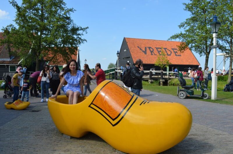 Small Group Zaanse Schans & Volendam Tour w/ Hotel Pick up - What Sets This Tour Apart