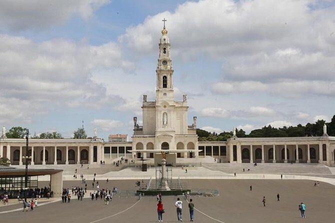 SMALL GROUP(2-6pax) Lisbon to Obidos+Fatima+Nazare) PRIVATE TOUR - A Day of Authentic Portuguese Charm: Lisbon to Óbidos, Fatima, and Nazaré