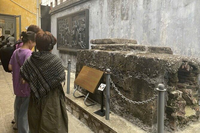 Small Group_Hanois Untold History Tour with locals and veterans - Key Points