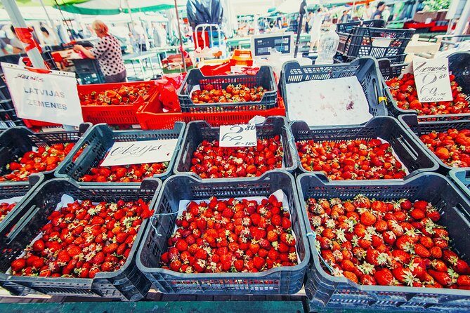 Snacks and bites in Vilnius local market - A Closer Look at the Market and Tour Experience