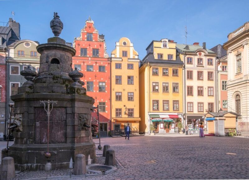 Snaps, Hygge and Nightlife Tour in Stockholm Old Town Bars - In-Depth Review: What to Expect from the Snaps, Hygge, and Nightlife Tour
