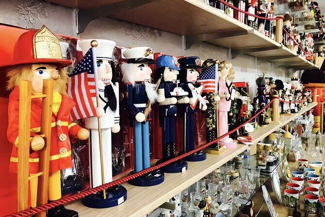 Snoqualmie Falls and Leavenworth Day Tour from Seattle - Key Points