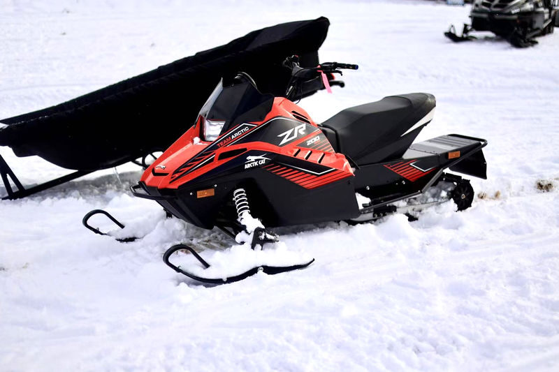 (Snow Viewing Limited) Hokkaido Noboribetsu Jigokudani / Lake Toya / Lake Hill Farm / Showa-shinzan | Optional Snowmobile Experience | Departing from Sapporo | English and Chinese Speaking Guide - What the schedule means for meals and comfort