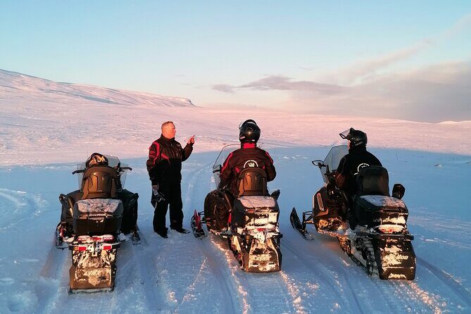 Snowmobile safari in the mountain plateau of Finnmarksvidda - Who Should Consider This Tour?
