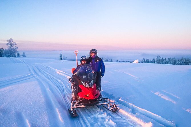 Snowmobile Safari on the Tundra - Snowmobile Safari on the Tundra: A Genuine Arctic Adventure