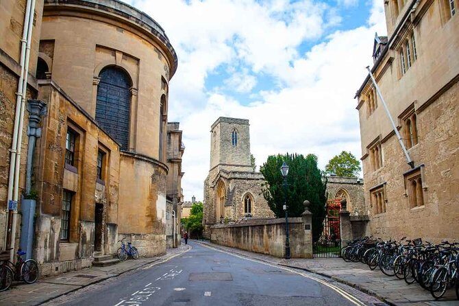 Social Distancing Specialised Oxford University Walking Tour With Student Guides - Who Should Consider This Tour?